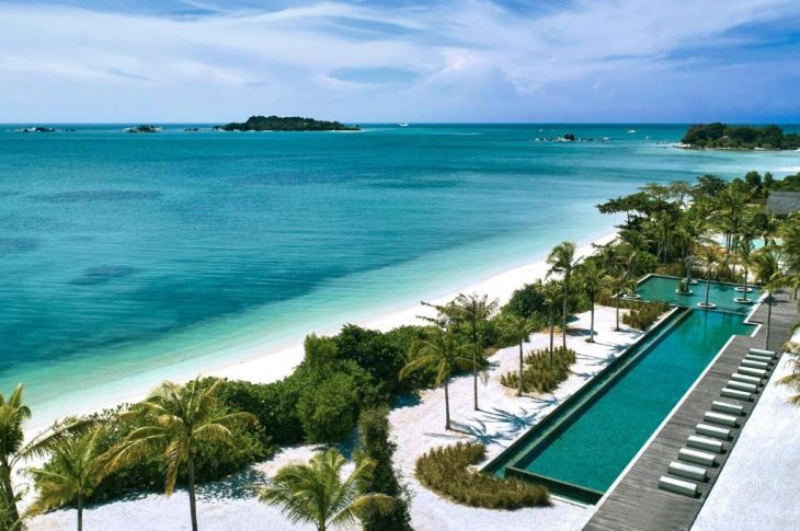 Keindahan Sheraton Belitung: Nikmati pemandangan pantai yang memukau dan fasilitas mewah di Sheraton Belitung, destinasi ideal untuk liburan yang tak terlupakan