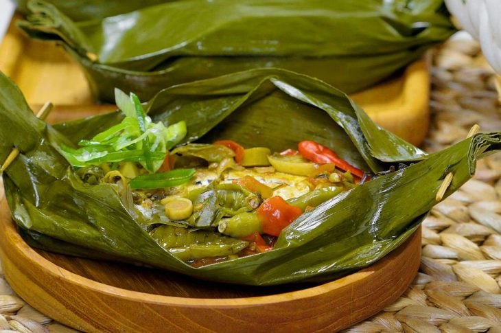 Pepes Telur Ikan dengan balutan daun pisang, beraroma wangi rempah dan tekstur telur ikan yang menggugah selera