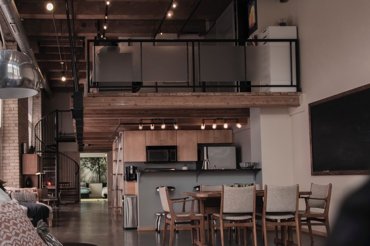Tinggi Minimal Mezzanine