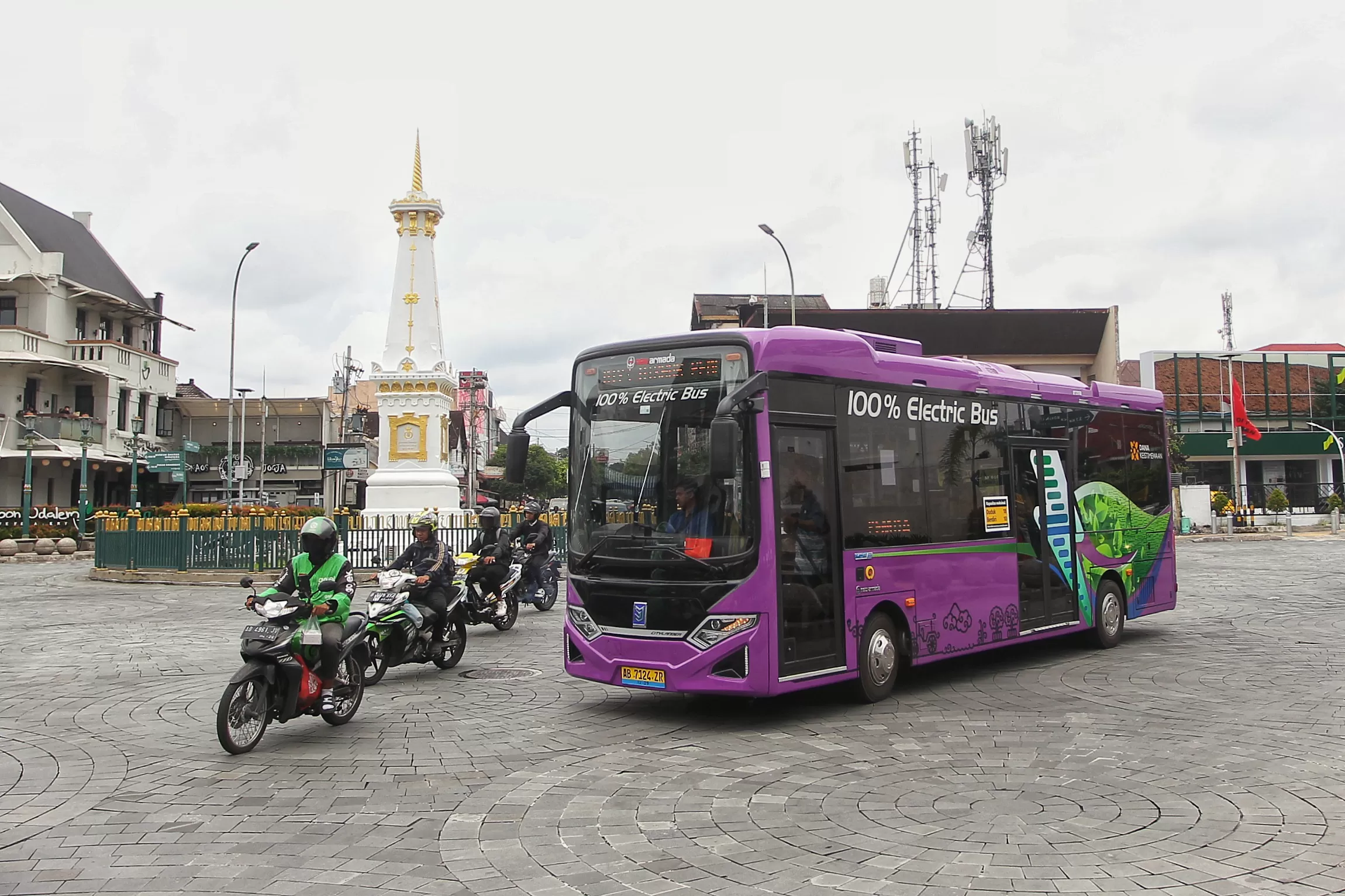 Bus Listrik Trans