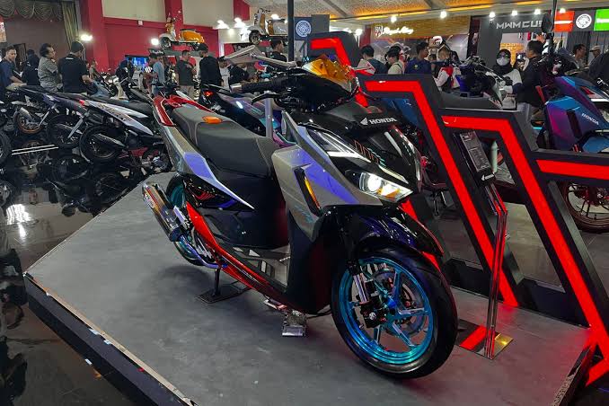 Modifikasi Vario 125 Cyberpunk