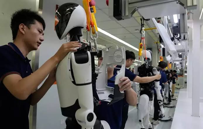 Trump Larang Robot Humanoid