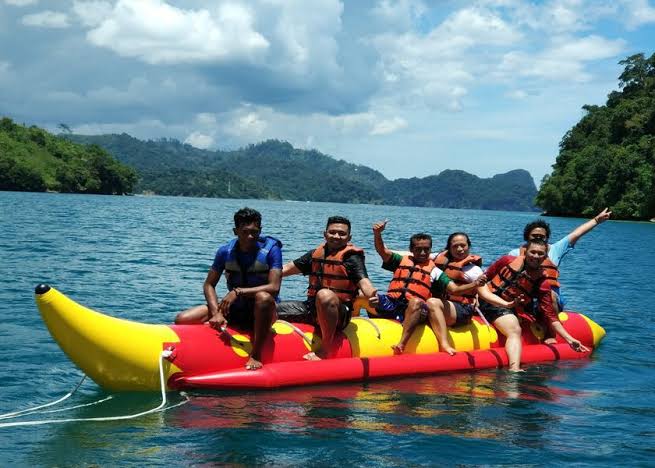 Pantai Tiga Warna